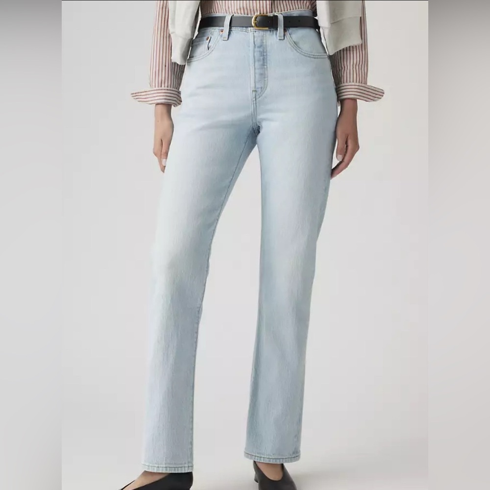 Levi's 501 Women's Light Blue Straight Jeans